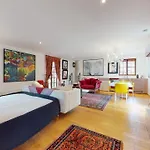 Besharat Gallery & Museum לינה וארוחת בוקר 4*
