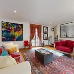 Besharat Gallery & Museum 4*