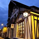 לינה וארוחת בוקר Besharat Gallery & Museum ברביזון