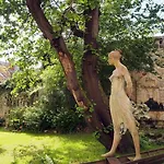 Besharat Gallery & Museum ברביזון