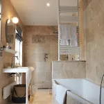 Besharat Gallery & Museum 4* ברביזון