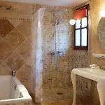 לינה וארוחת בוקר Besharat Gallery & Museum 4*