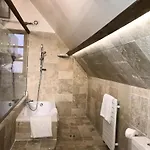 Besharat Gallery & Museum לינה וארוחת בוקר 4*