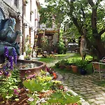Besharat Gallery & Museum לינה וארוחת בוקר ברביזון