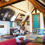 Besharat Gallery & Museum לינה וארוחת בוקר ברביזון