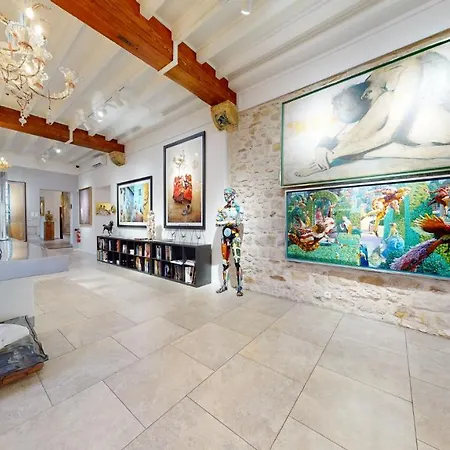 Besharat Gallery & Museum 4* ברביזון