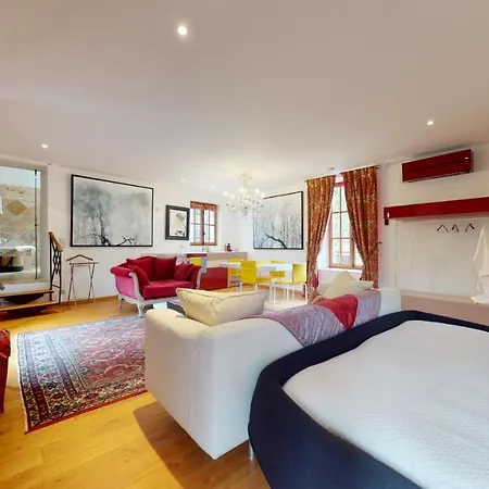 Bed & Breakfast Besharat Gallery & Museum