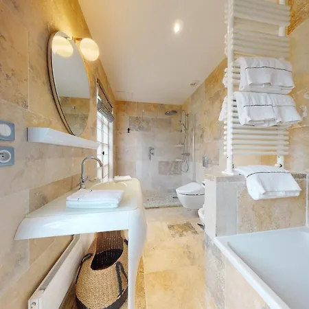 Besharat Gallery & Museum 4*