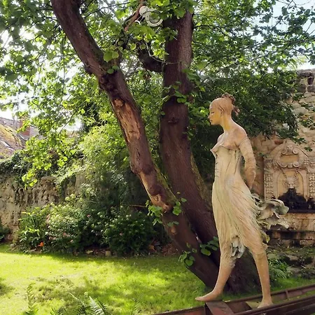 Besharat Gallery & Museum ברביזון