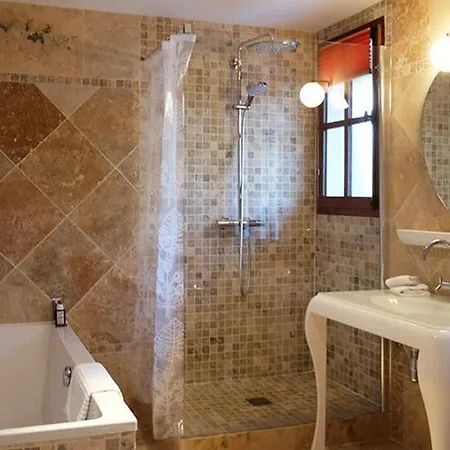 B&B Besharat Gallery & Museum 4*