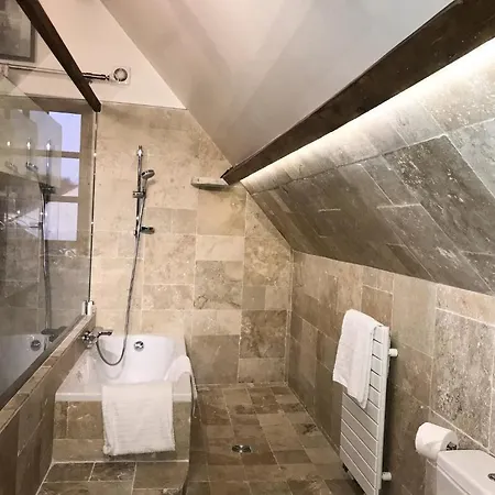 Besharat Gallery & Museum לינה וארוחת בוקר 4*