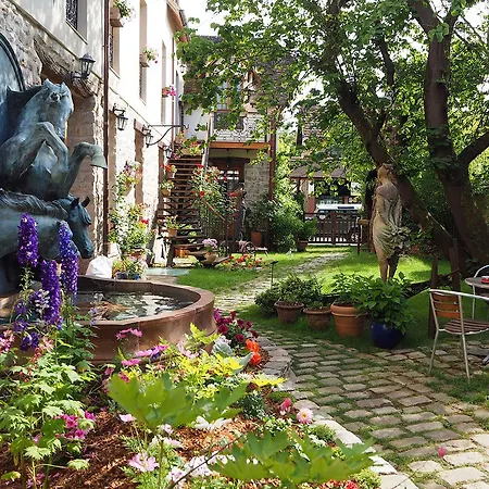 Besharat Gallery & Museum לינה וארוחת בוקר ברביזון