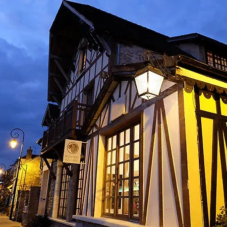 Bed & Breakfast Besharat Gallery & Museum