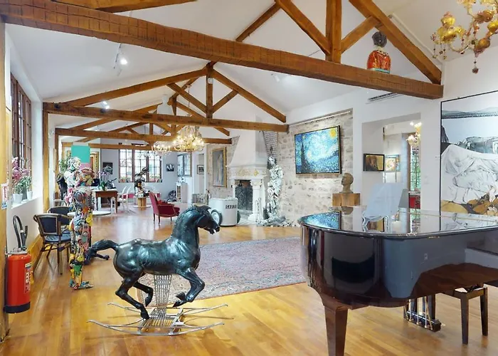 Besharat Gallery & Museum Отель типа 