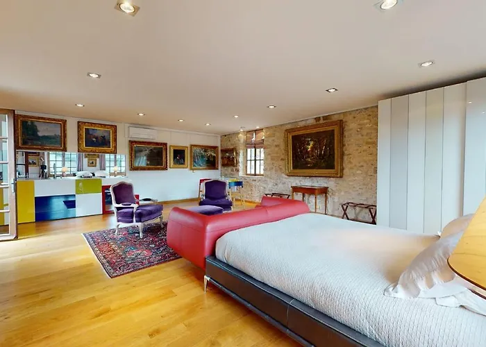 Besharat Gallery & Museum